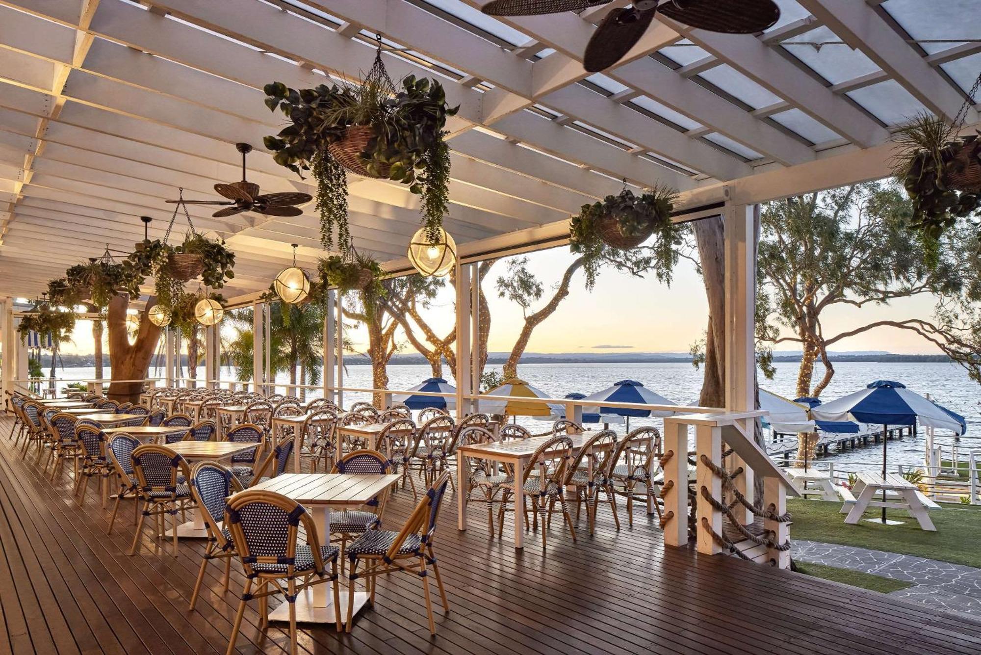 The Beachcomber Hotel & Resort, Ascend Hotel Collection Токли Экстерьер фото The Deck at the Oyster Bar