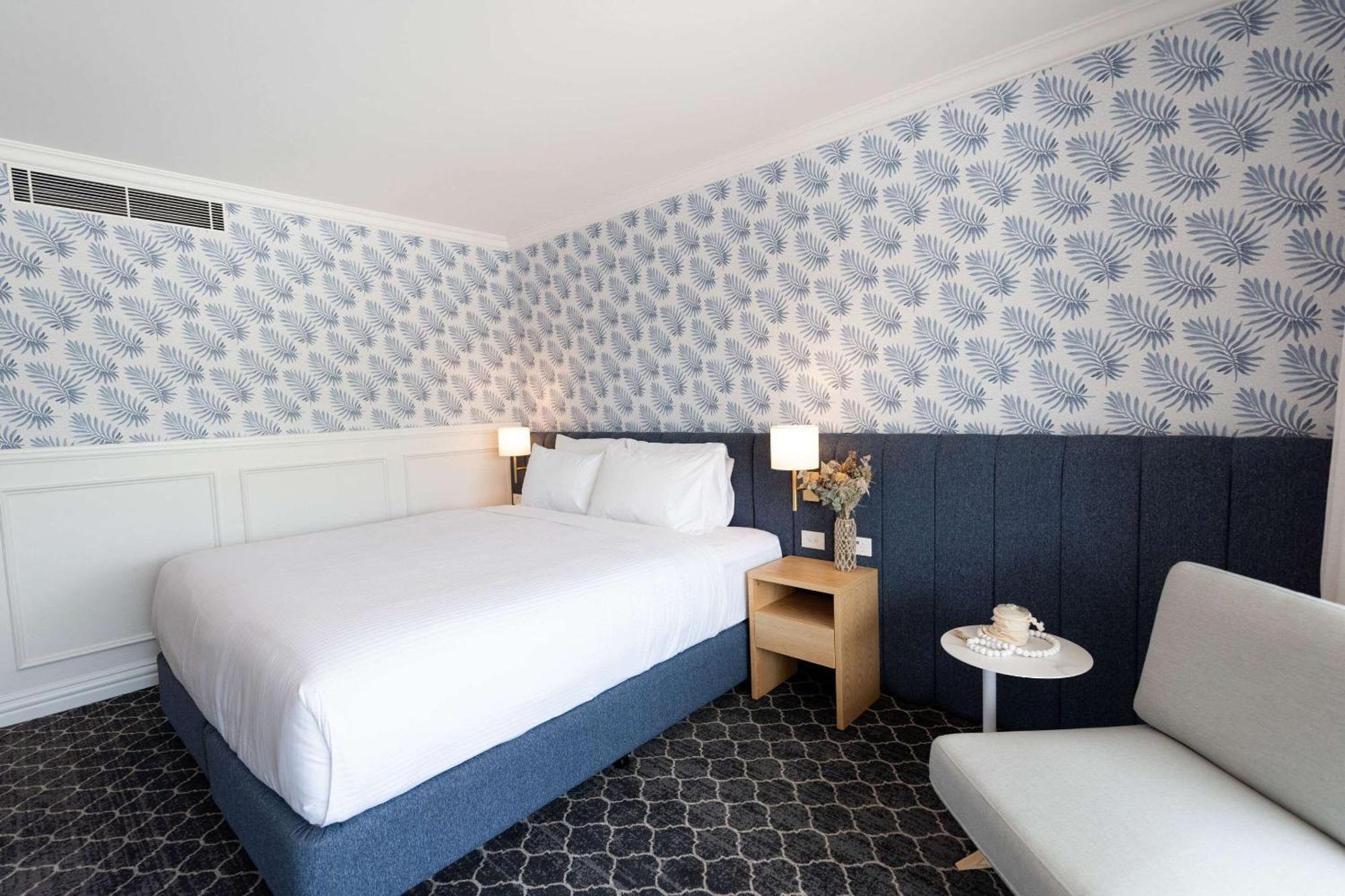 The Beachcomber Hotel & Resort, Ascend Hotel Collection Токли Экстерьер фото A room at the Hotel Zags