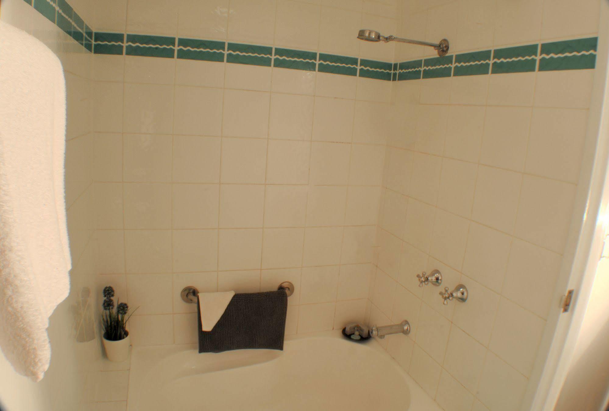 The Beachcomber Hotel & Resort, Ascend Hotel Collection Токли Экстерьер фото A shower with a shower head and a body spray