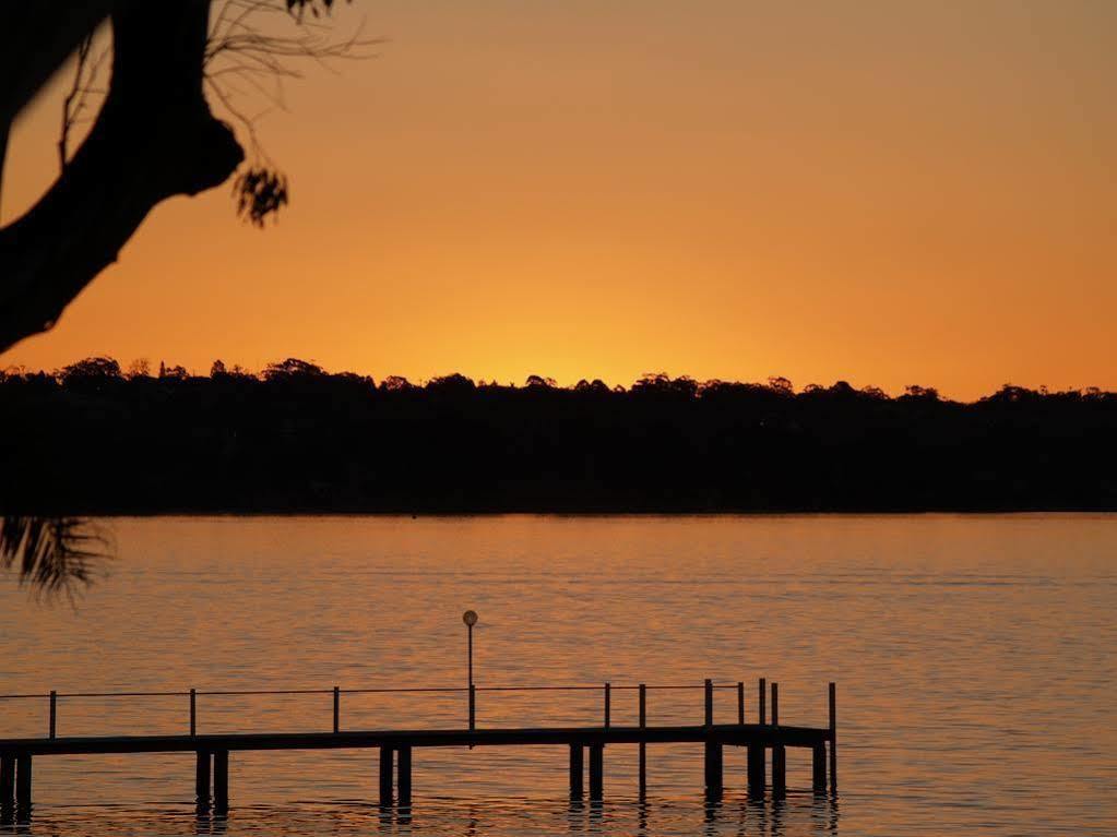 The Beachcomber Hotel & Resort, Ascend Hotel Collection Токли Экстерьер фото Sunset over Lake Murray