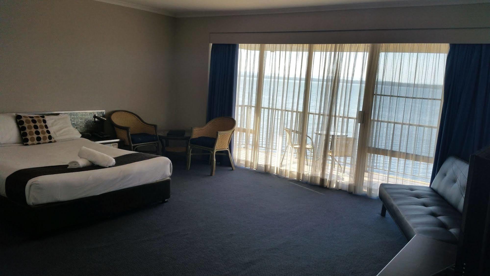 The Beachcomber Hotel & Resort, Ascend Hotel Collection Токли Экстерьер фото A room at the hotel